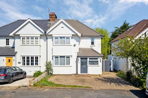 Bathurst Walk, Iver SL0 3 bed semi