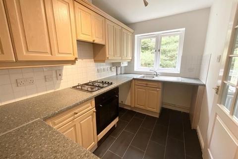 Bunce Drive, Caterham, Surrey 2 bed flat for sale