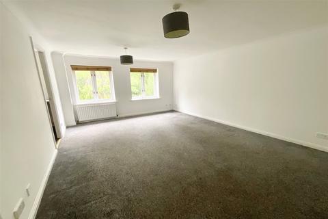 Bunce Drive, Caterham, Surrey 2 bed flat for sale