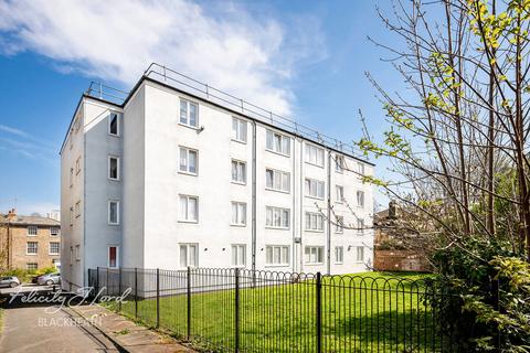Woodhill, London 2 bed apartment for sale