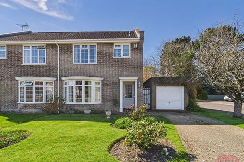 Burtoncroft, Christchurch 3 bed semi