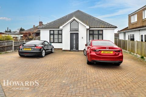 Beccles Road, Bradwell 3 bed detached bungalow for sale