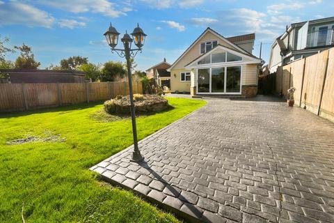 Welbeck Road, Canvey Island SS8 5 bed detached house for sale