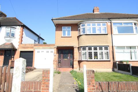 Parkland Avenue, Upminster RM14 3 bed semi
