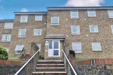 Montana Close, South Croydon 2 bed apartment for sale