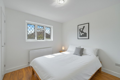 Epsom KT19 2 bed flat for sale