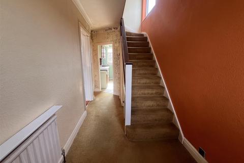 Oaks Road, Kenley, Surrey 3 bed semi
