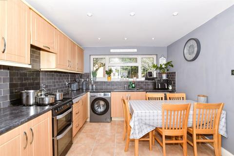 Fernleigh Rise, Aylesford ME20 4 bed semi