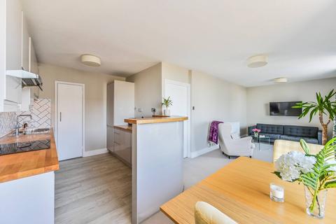 Bramlands Close, Clapham Junction... 2 bed flat for sale