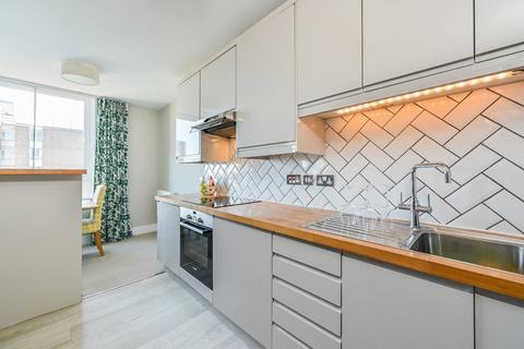 Bramlands Close, Clapham Junction... 2 bed flat for sale