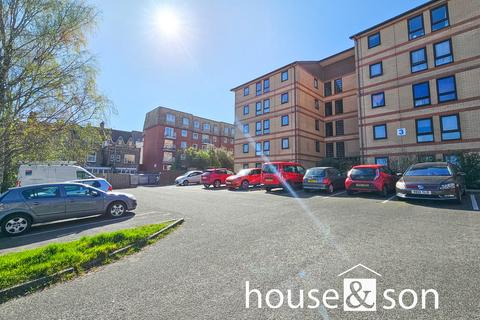 Holly Court, 3 Bourne Close... 2 bed flat for sale
