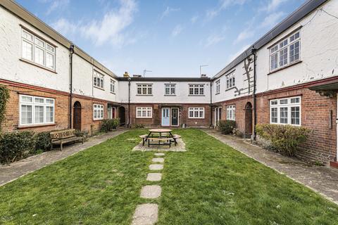 4a Bromley Road, Beckenham, BR3 3 bed apartment for sale