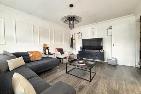 Brighton Road, Coulsdon CR5 2 bed flat for sale