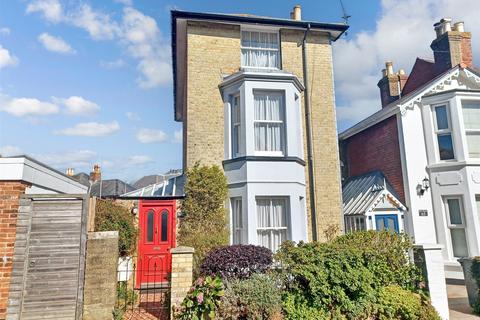 Bellevue Road, Cowes, Isle of Wight 4 bed detached house for sale