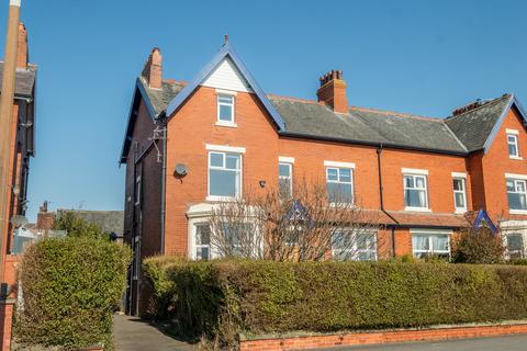 East Beach, Lytham, FY8 5 bed semi