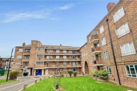 Flat, Atwood House, Kingswood... 2 bed flat for sale