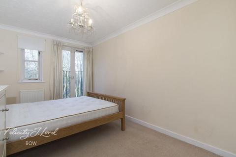 Tidworth Road, London 2 bed flat for sale
