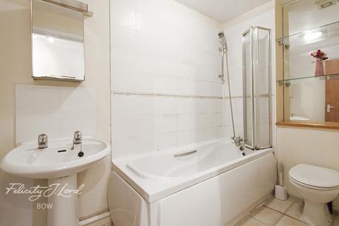 Tidworth Road, London 2 bed flat for sale
