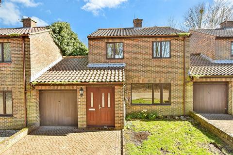 Beaumont Davey Close, Faversham, Kent 3 bed detached house for sale