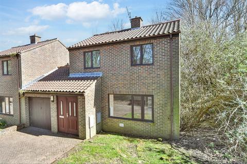 Beaumont Davey Close, Faversham, Kent 3 bed detached house for sale