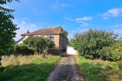 River Lane, Leatherhead KT22 3 bed semi