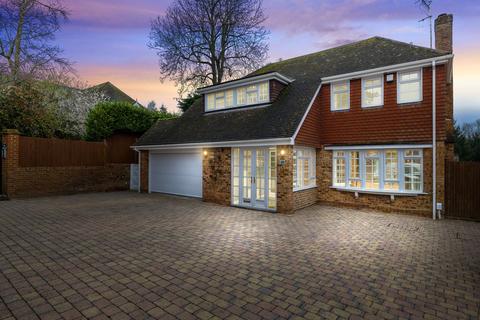 Wells Close, Tonbridge, TN10 4 bed detached house for sale