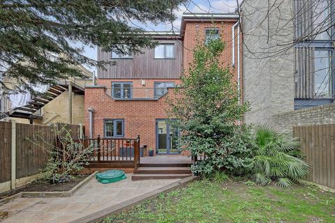 Sprowston Mews, London E7 4 bed detached house for sale