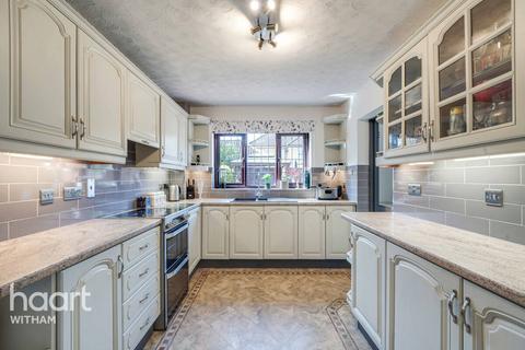 Tudor Place, Mayland 4 bed detached house for sale