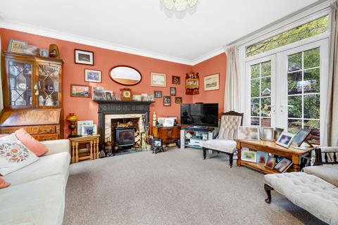 Southill Lane, Pinner, HA5 5 bed detached house for sale