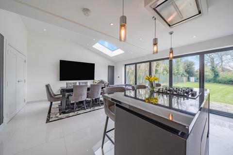 Cambridge Crescent, High Wycombe... 4 bed semi