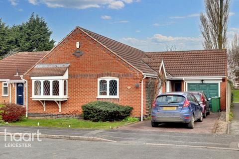 Lindum Close, Leicester 3 bed detached bungalow for sale