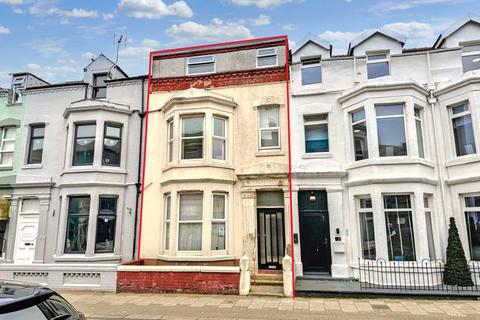 Hull Road, Blackpool, Lancashire, FY1 8 bed terraced house for sale