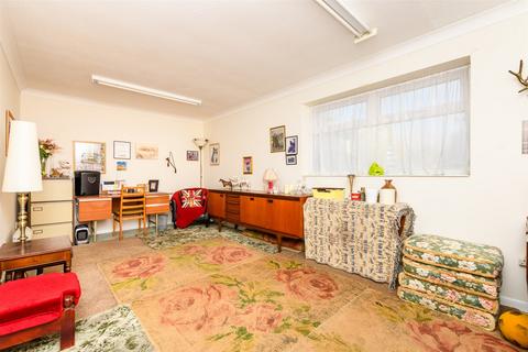 Cross Lane West, Gravesend, Kent 2 bed semi