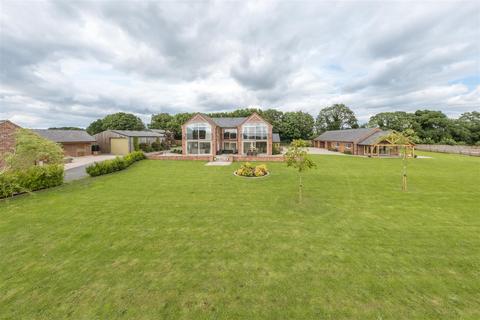 An outstanding detached family... 6 bed detached house for sale