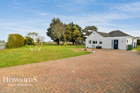 The Heath, Filby 4 bed detached bungalow for sale