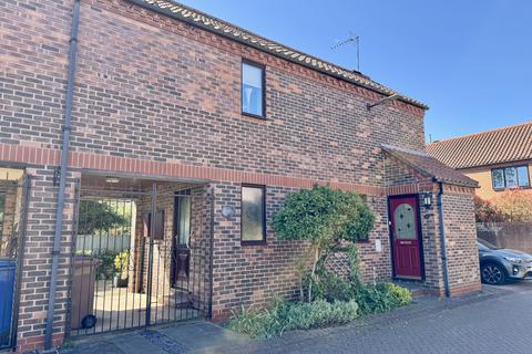 20 St Martins Court, Beverley, HU17 8JB 2 bed semi