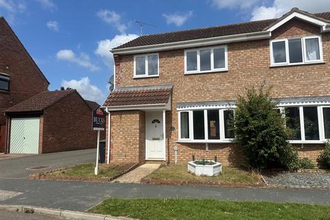 Spencer Way, Stowmarket IP14 3 bed semi