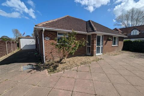 Havant Road, Hayling Island PO11 4 bed chalet for sale