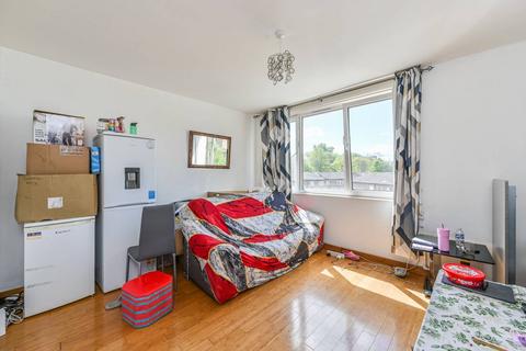 Maysoule Road, Clapham Junction... 3 bed flat for sale