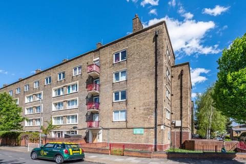 Maysoule Road, Clapham Junction... 3 bed flat for sale
