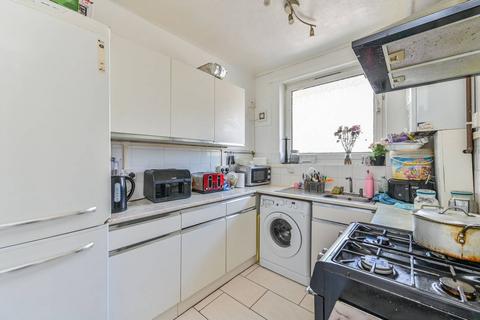 Maysoule Road, Clapham Junction... 3 bed flat for sale