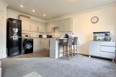 Brighton Road, Coulsdon CR5 2 bed ground floor flat for sale