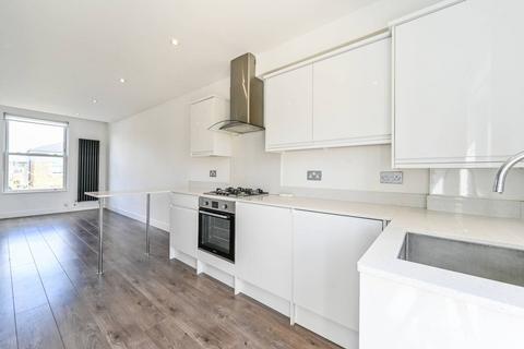 Wilberforce Road, Finsbury Park... 3 bed flat for sale