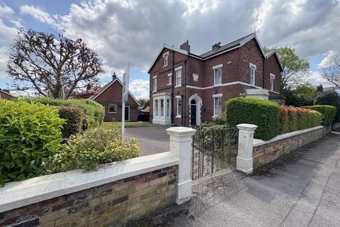 Garden Walk, Preston PR2 5 bed semi