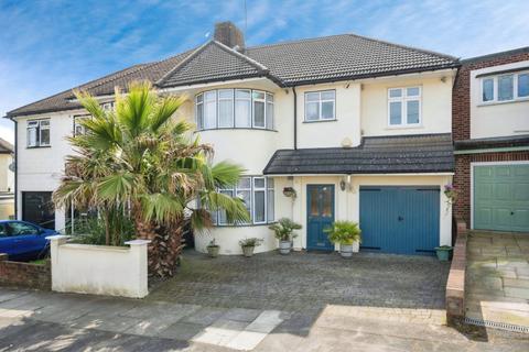 Merlin Grove, Ilford, IG6 5 bed semi