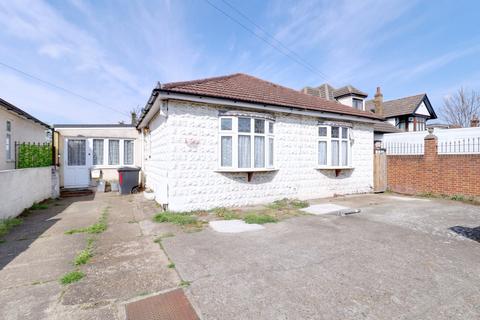 Betterton Road, Rainham RM13 3 bed detached bungalow for sale