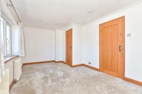 High Street, Hornchurch RM12 2 bed duplex for sale