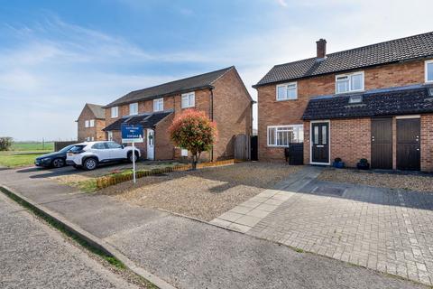 Bedford Avenue, Huntingdon PE28 3 bed semi