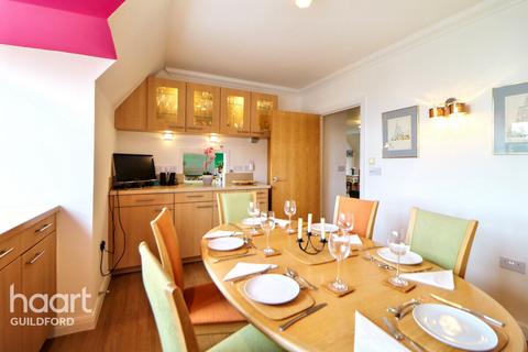 Constitution Hill, Woking 3 bed apartment for sale