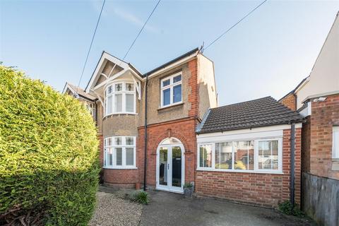 Irwin Road, Bedford 4 bed semi